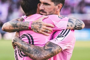 九游娱乐入口官网关于国际比赛日那不勒斯备战英超，官宣签约细节曝光，态度坚定，赛季目标并未改变的信息