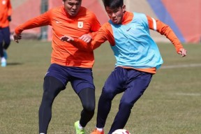 NINE GAME游泳预选赛，塞北玄武队与泰山闪电队强势反弹，体能对抗拉满！中场绞杀压制对手的简单介绍