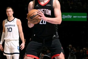 九游娱乐关键时刻NBA季后赛焦点战；新奥尔良鹈鹕外线爆发；管理层满意；身体对抗强度拉满的简单介绍